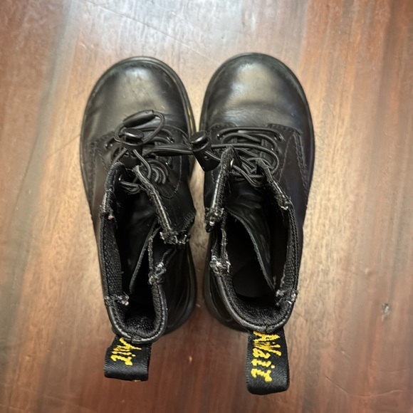 Dr. Martens black leather unisex boots size 9 - Picture 2 of 6